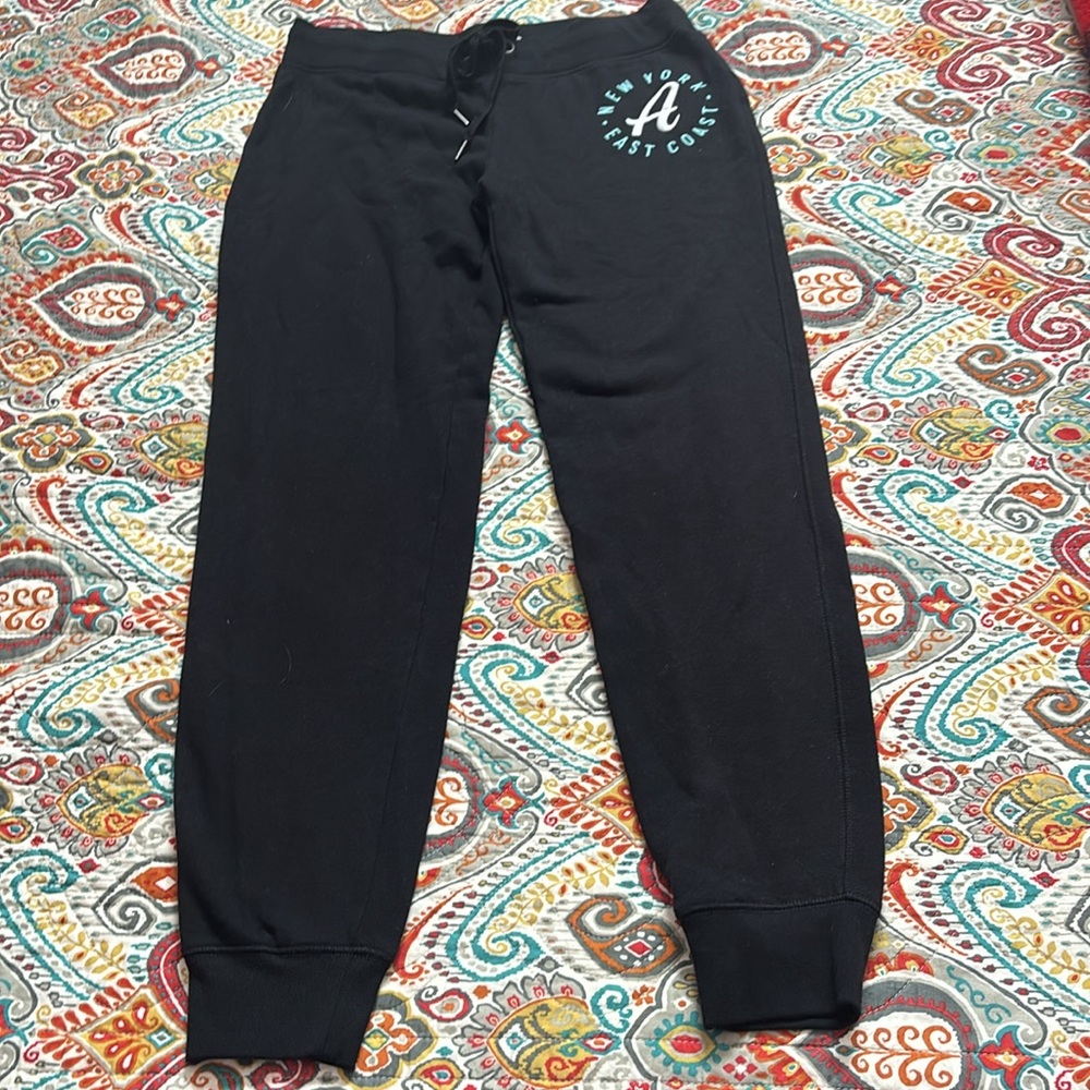 Aeropostale black joggers sweatpants w/ embroidered A New York East Coast size m